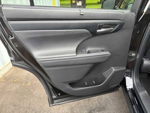 Used 2023 Toyota Highlander XLE image 20