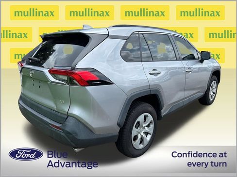 Used 2020 Toyota RAV4 LE FWD image 2