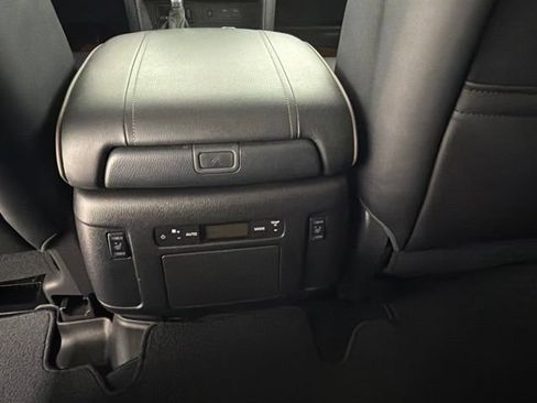Used 2024 Nissan Armada Platinum w/ Captain's Chairs Package AWD/4WD image 28