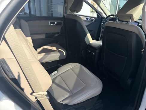 Used 2020 Ford Explorer XLT w/ Equipment Group 202A RWD image 34