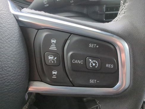 Used 2025 Jeep Wrangler Unlimited Sahara AWD/4WD image 30
