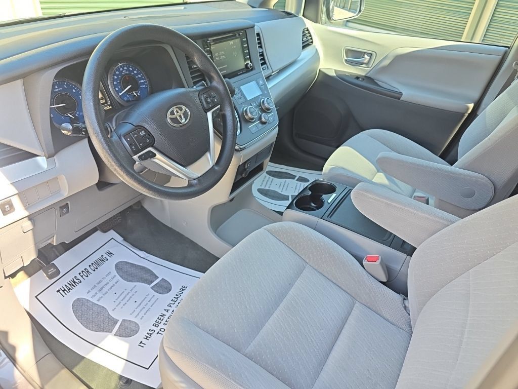 Certified 2018 Toyota Sienna LE FWD image 11