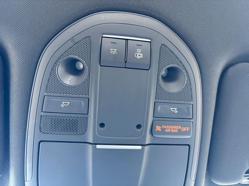 Used 2023 Genesis G70 2.0T image 27