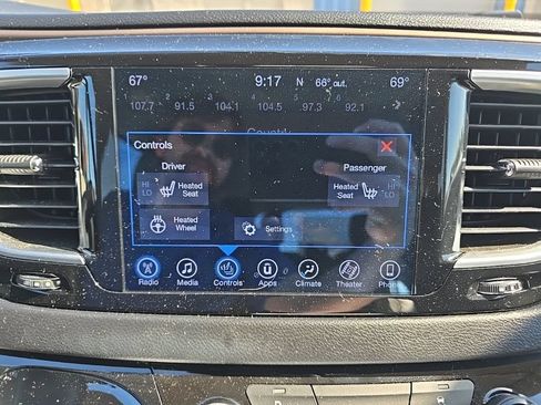 Used 2017 Chrysler Pacifica Touring-L Plus w/ Tire & Wheel Group FWD image 28