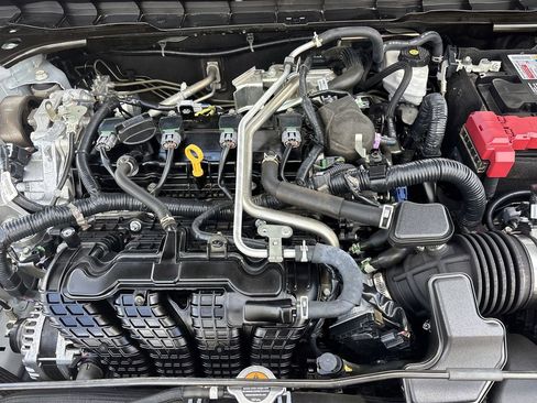Used 2024 Nissan Altima 2.5 SV FWD image 10