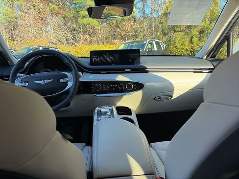 Used 2025 Genesis GV70 2.5T image 6