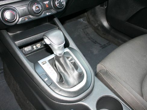 Used 2021 Kia Forte LXS FWD image 22