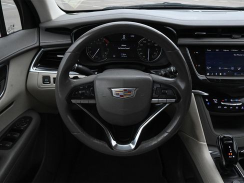Used 2022 Cadillac XT6 Premium Luxury image 10