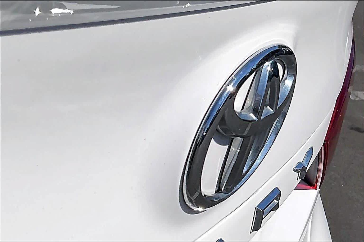Used 2018 Toyota Camry SE FWD image 29