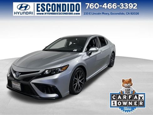 Used 2022 Toyota Camry SE image 1