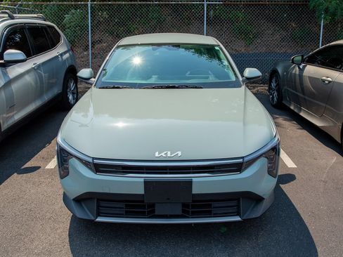 Used 2025 Kia K4 EX FWD image 2
