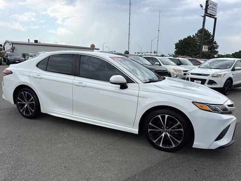Used 2018 Toyota Camry SE FWD image 10