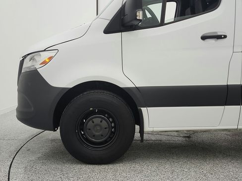 Used 2024 Mercedes-Benz Sprinter 2500 image 11