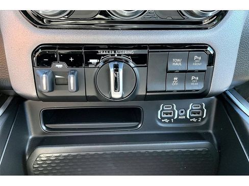 Used 2023 RAM 1500 Big Horn AWD/4WD image 32