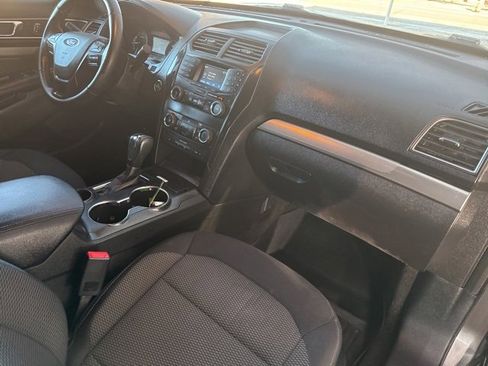 Used 2018 Ford Explorer XLT image 12