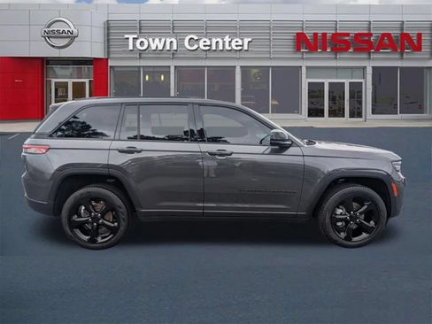 Used 2024 Jeep Grand Cherokee Limited w/ Black Appearance Package RWD image 8