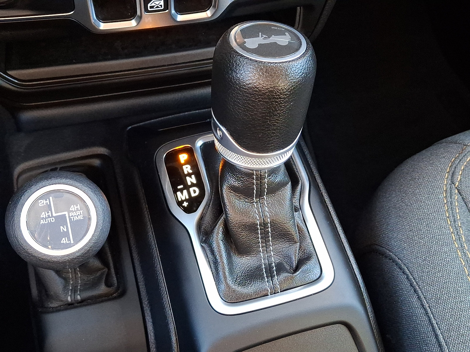 Used 2024 Jeep Wrangler Unlimited w/ Convenience Group AWD/4WD image 14