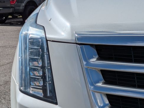 Used 2020 Cadillac Escalade ESV Premium Luxury AWD/4WD image 10