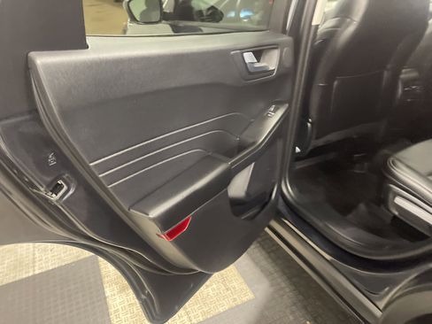 Used 2022 Ford Escape SEL w/ Technology Package image 15