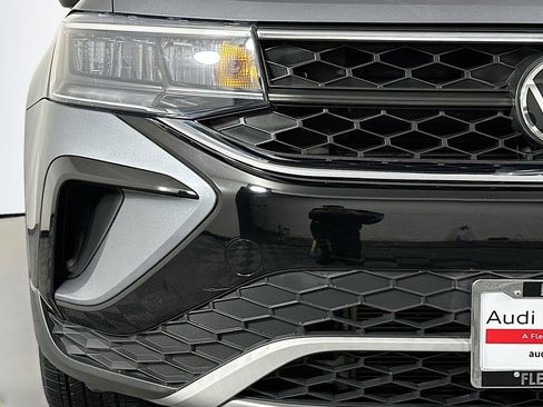 Used 2022 Volkswagen Taos SE w/ Panoramic Sunroof Package image 16