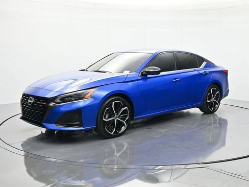 Certified 2025 Nissan Altima 2.5 SR FWD image 1