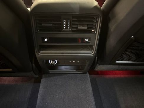 Used 2025 Porsche Cayenne image 10