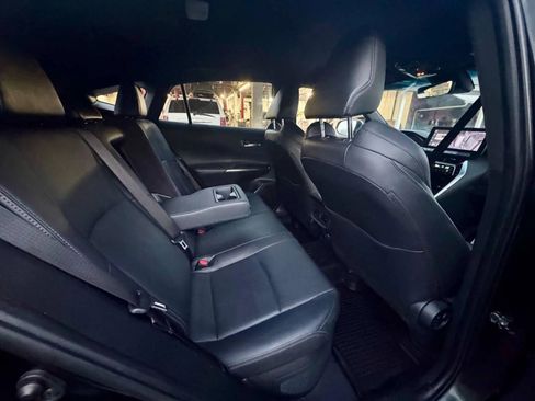 Used 2024 Toyota Venza Limited image 23