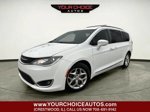 Used 2017 Chrysler Pacifica Touring-L w/ Tire & Wheel Group image 1