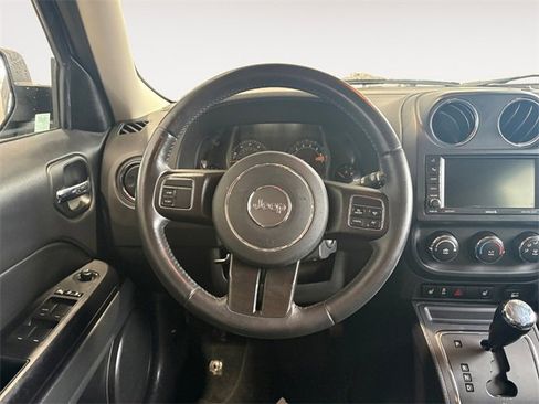 Used 2016 Jeep Patriot High Altitude image 10