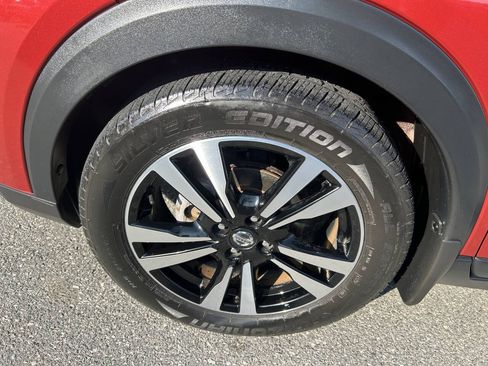 Used 2019 Nissan Kicks SR FWD image 11