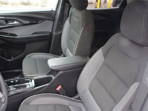 Used 2023 Chevrolet TrailBlazer LT w/ Convenience Package image 2