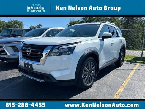Used 2025 Nissan Pathfinder SL w/ SL Premium Package AWD/4WD image 1
