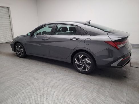 Used 2025 Hyundai Elantra SEL FWD image 3