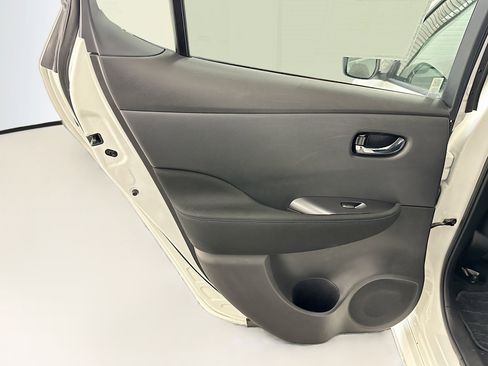 Used 2025 Nissan Leaf S image 26