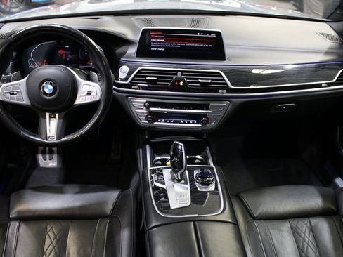 Used 2022 BMW 750i xDrive w/ Executive Package image 42