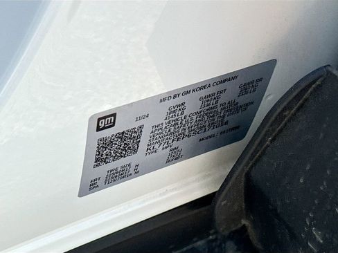 Used 2025 Chevrolet Trax LS image 29