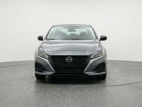 Used 2025 Nissan Altima 2.5 SV image 2