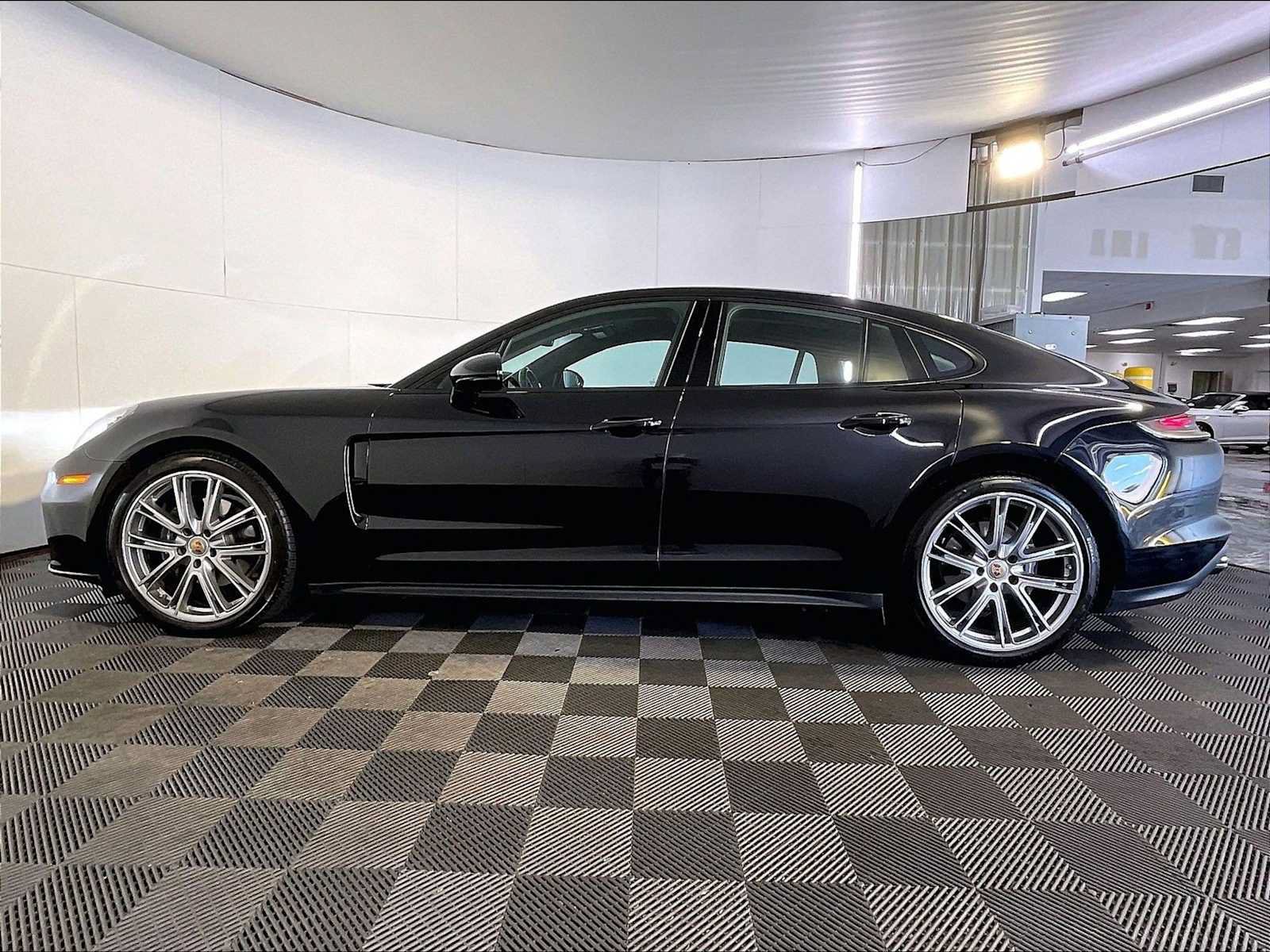 Certified 2023 Porsche Panamera 4 AWD/4WD image 2
