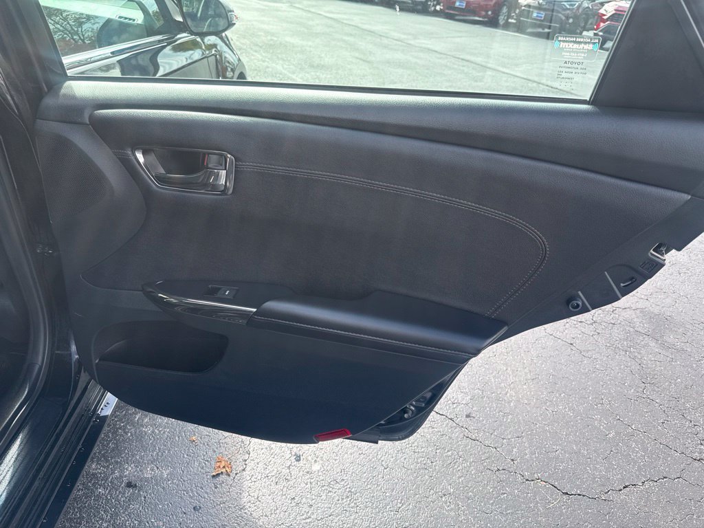Used 2018 Toyota Avalon XLE Premium w/ Carpet Mat Package FWD image 18