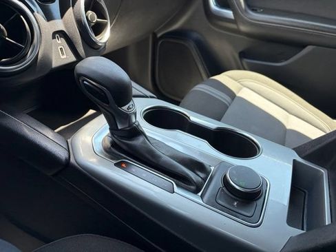 Used 2025 Chevrolet Blazer LT FWD image 24