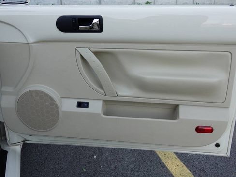 Used 2008 Volkswagen Beetle SE FWD image 88
