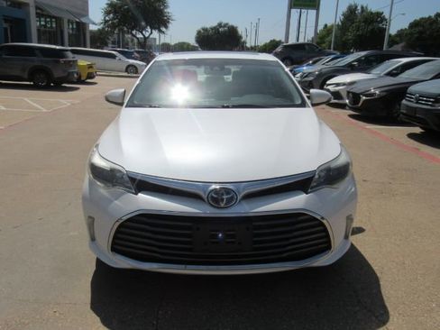 Used 2018 Toyota Avalon Limited image 2