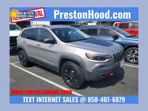 Used 2020 Jeep Cherokee Trailhawk w/ Cold Weather Group AWD/4WD image 1