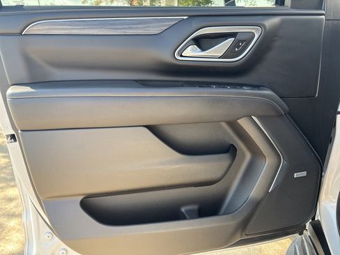 Used 2021 GMC Yukon SLT w/ SLT Premium Package AWD/4WD image 12