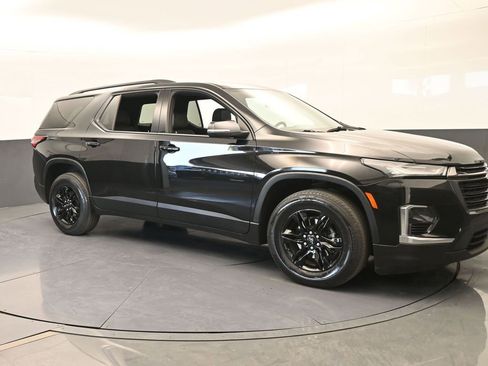 Used 2023 Chevrolet Traverse LT w/ Midnight/Sport Edition image 8
