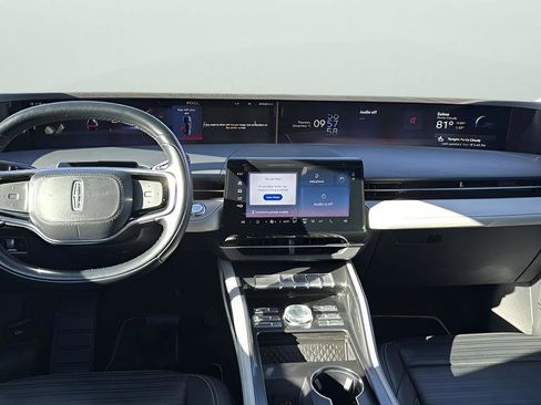 Used 2024 Lincoln Nautilus Reserve image 22