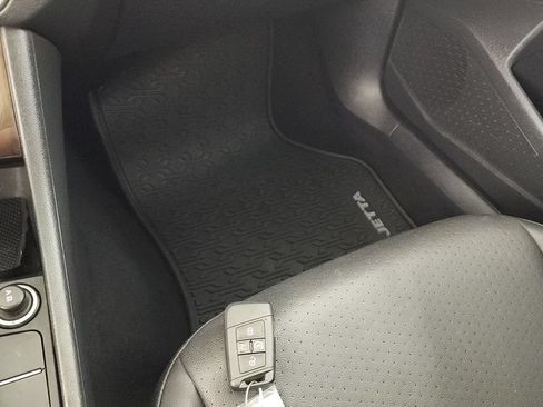 Used 2019 Volkswagen Jetta SE FWD image 19