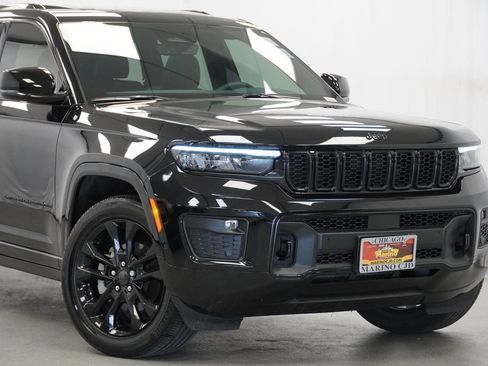 Certified 2023 Jeep Grand Cherokee Overland AWD/4WD image 3