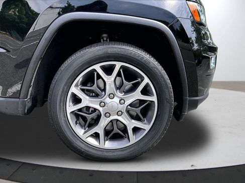 Certified 2022 Jeep Grand Cherokee Limited w/ Tech Group AWD/4WD image 34