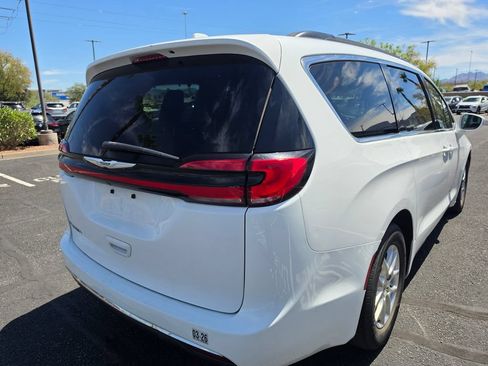 Used 2022 Chrysler Pacifica Touring-L FWD image 5